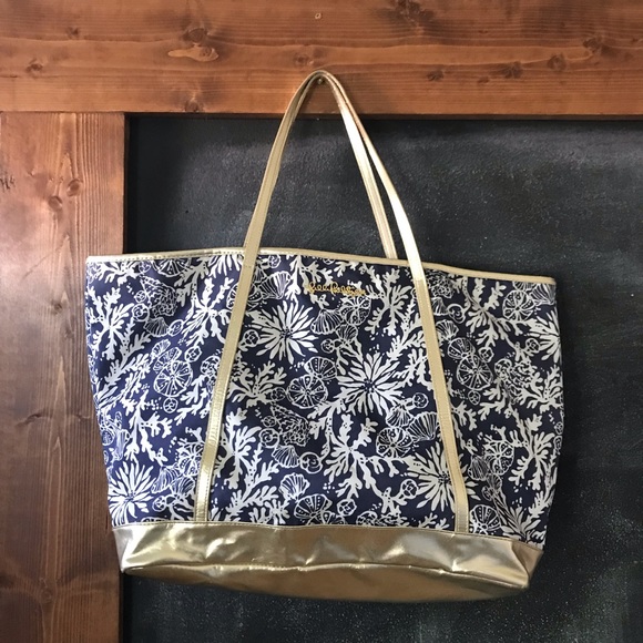 Lilly Pulitzer Handbags - Lilly Pulitzer blue and gold coral reef bag